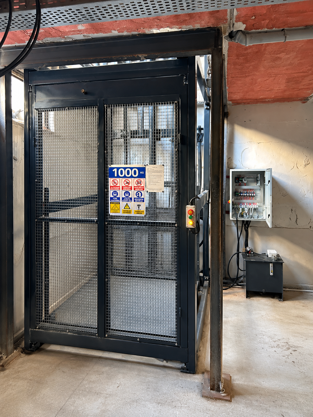 Kolonlu dikey yük platformu elektrik panosu